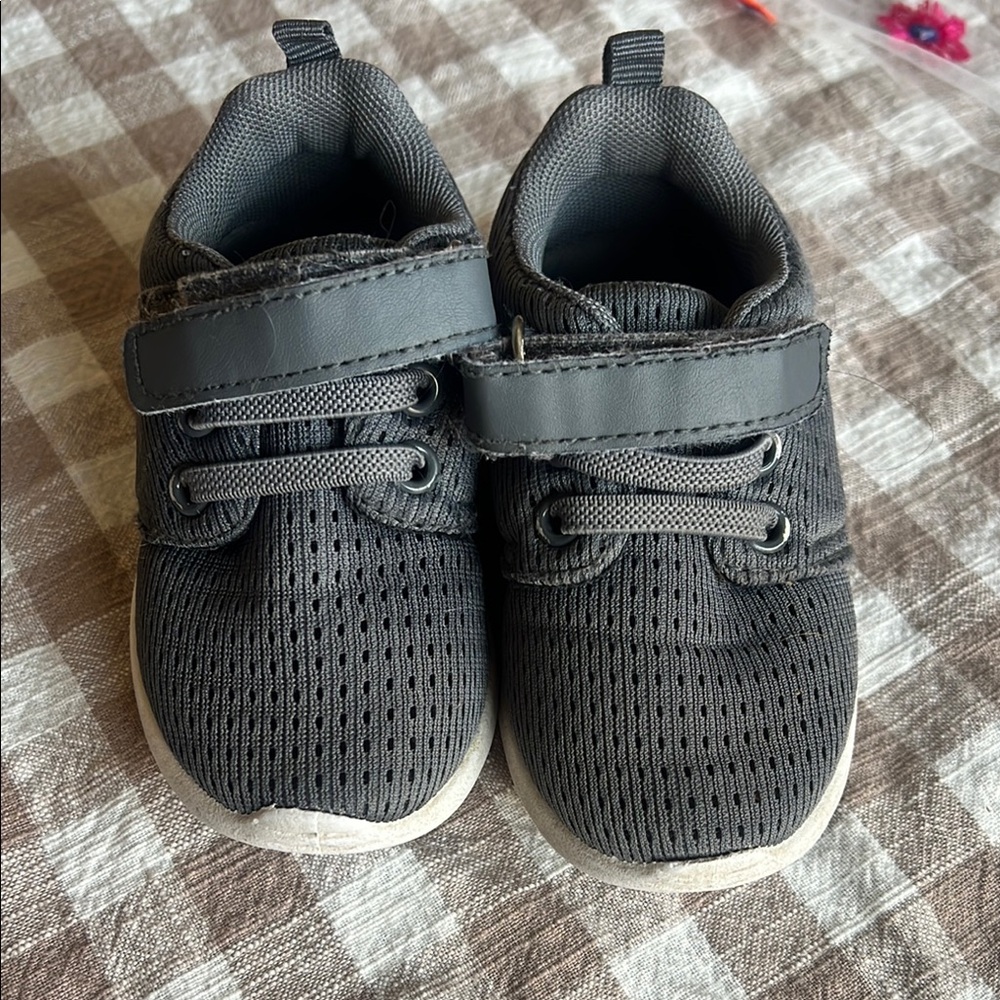 Amazon Gray Sneakers with Velcro Straps and Breathable Mesh